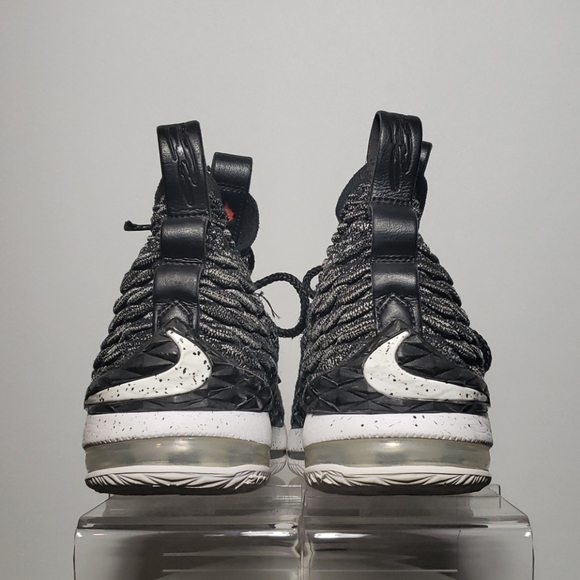 Nike LeBron James 15 Ashes - Picture 3 of 4